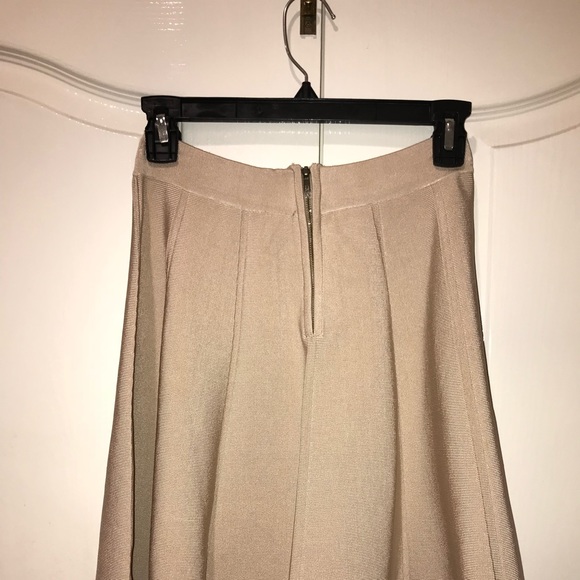 Cream skirt - Picture 2 of 3